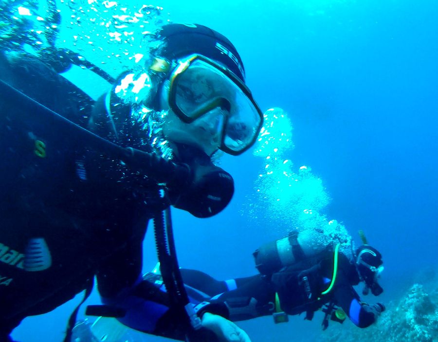 underwater couple